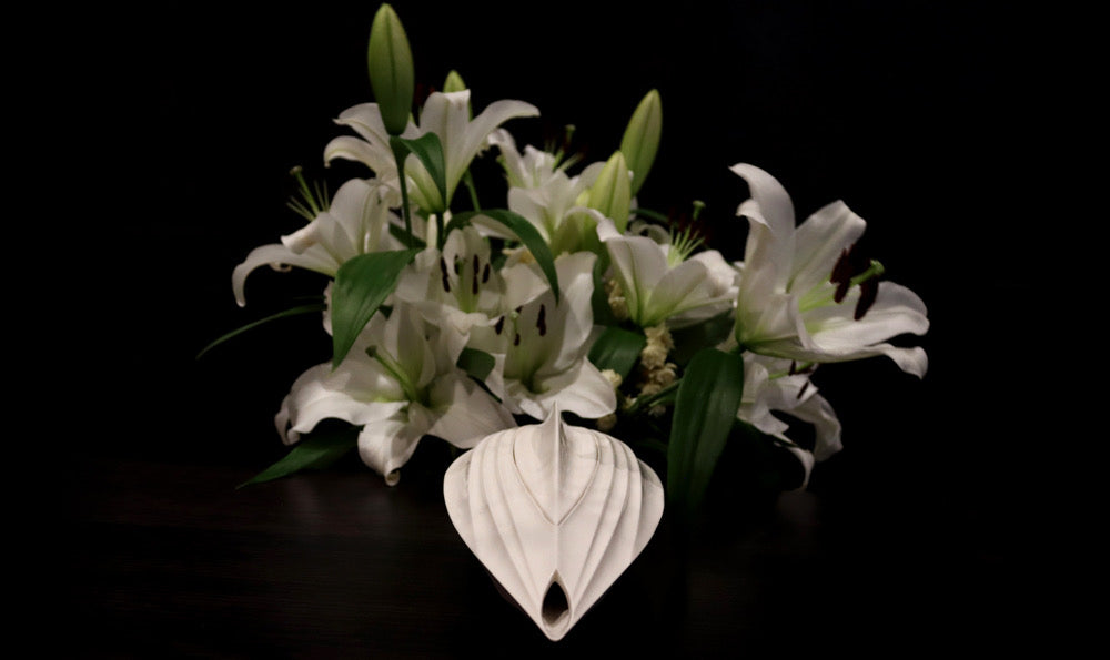 Lilium Tea Vessel