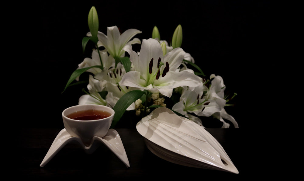 Lilium Tea Vessel