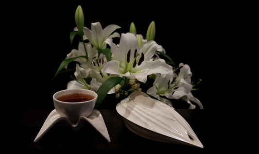 Lilium Tea Vessel